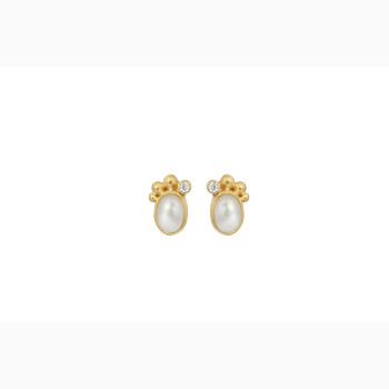 Gold plated ear pin- Pleasant Pearl