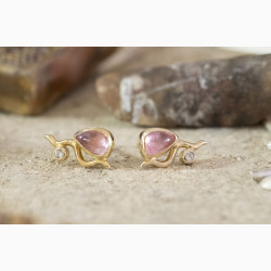 Gold plated ear pin - Pink Willow