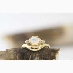 Gold ring - Elegant Opal