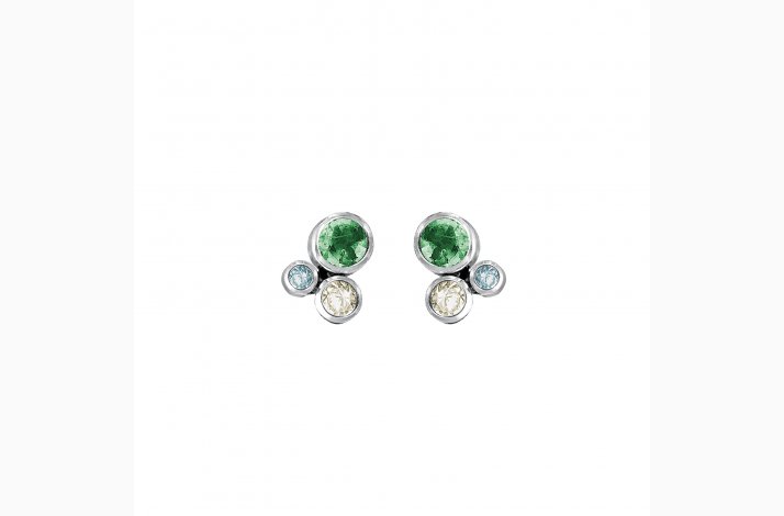 Ear pin with apatite